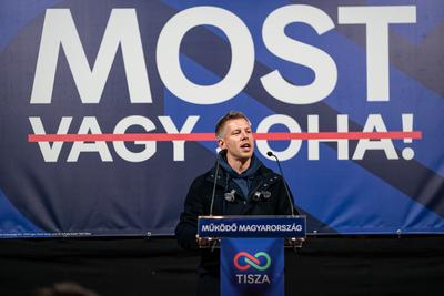 Pecs, Hungary - March 07, 2026: Hungarian politician Peter Magyar leader of the Hungarian opposition and Tisza party giving a speech-stock-foto