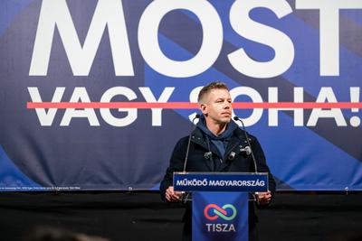 Pecs, Hungary - March 07, 2026: Hungarian politician Peter Magyar leader of the Hungarian opposition and Tisza party giving a speech-stock-foto