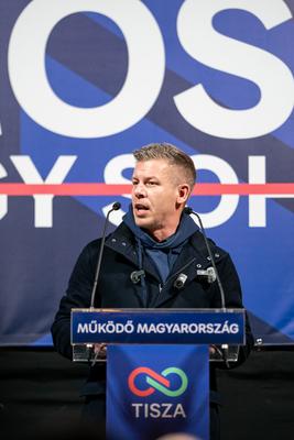 Pecs, Hungary - March 07, 2026: Hungarian politician Peter Magyar leader of the Hungarian opposition and Tisza party giving a speech-stock-foto