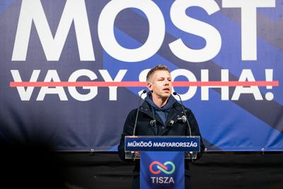 Pecs, Hungary - March 07, 2026: Hungarian politician Peter Magyar leader of the Hungarian opposition and Tisza party giving a speech-stock-foto