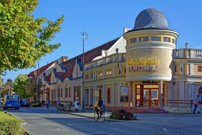 Hajdúnánás, Bocskai Filmszinház a köztársasági téren-stock-foto