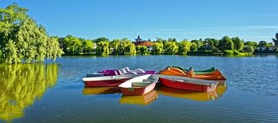 Nyíregyháza,tarka csónakok a Sóstón-stock-foto