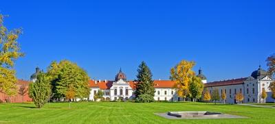 Gödöllői királyi kastély parkkal-stock-foto