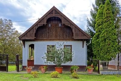 Tipikus szatmári családi Ház Panyolában-stock-foto