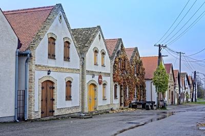 Európában egyedülálló pincefalu Hajóson-stock-foto