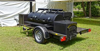 BBQ, Barbecue Smoker Trailer,több kamrás utánfutó-stock-foto