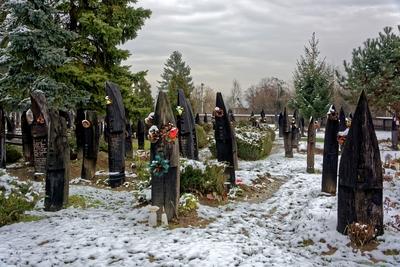 Szatmárcseke, csónakos fejfás temető-stock-foto