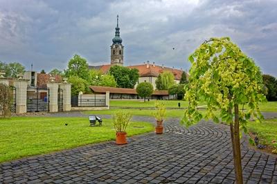 Szécsény, Ferencrendi kolostor a katolikus templommal-stock-foto