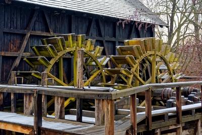 Turistándi, műemlék vízimalom lapátkerekek-stock-foto