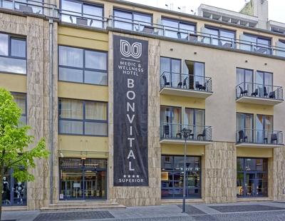 Bonvital Wellness & Gastro Hotel Hévíz, bejárat-stock-foto