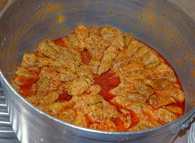 Szabolcsi töltött káposzta a fazékban, Panyolából-stock-foto