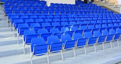 Kék tribün-stock-foto