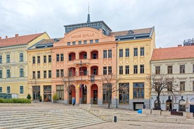 Pécs, Nádorszálló a belvárosban-stock-foto