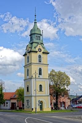 Szécsény, elferdült tűztorony a város közepén-stock-foto