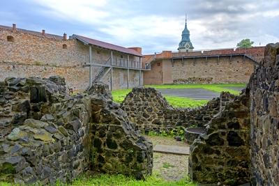 Szécsény, középkori plébánia templom romok és a város fal-stock-photo