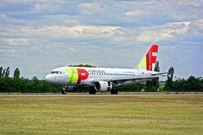 Ferihegy repülőtér, TAP Portugal Amadeo de Souza Cardoso A 319 leszállt-stock-foto