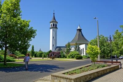 Martfű, Szent Tamás Templom-stock-foto