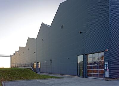 Grand Tokaj, bor érlelő hangár üveg ajtaja-stock-foto