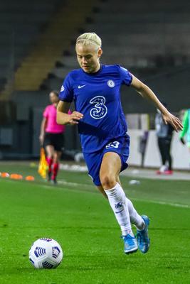 Chelsea FC v VfL Wolfsburg - UEFA Women's Champions League Quarter Final: Leg One-stock-photo