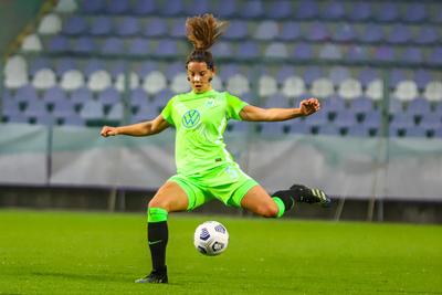 Chelsea FC v VfL Wolfsburg - UEFA Women's Champions League Quarter Final: Leg One-stock-photo