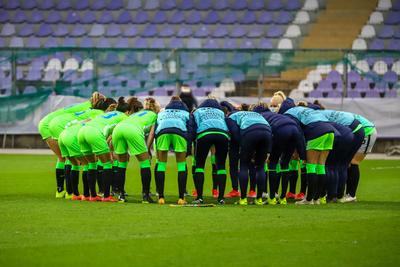 Chelsea FC v VfL Wolfsburg - UEFA Women's Champions League Quarter Final: Leg One-stock-foto