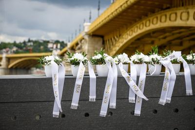 Danube shipwreck - The monument to the victims of the Mermaid was inaugurated-stock-foto