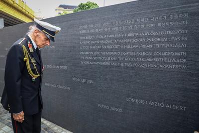 Danube shipwreck - The monument to the victims of the Mermaid was inaugurated-stock-foto