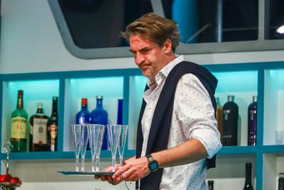 DOMINÓGYILKOSSÁG című krimi, a Játékszínben.-stock-foto