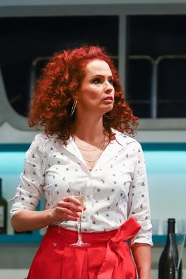 DOMINÓGYILKOSSÁG című krimi, a Játékszínben.-stock-foto