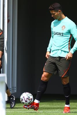 FBL-EURO-2020-2021-POR-TRAINING-stock-foto