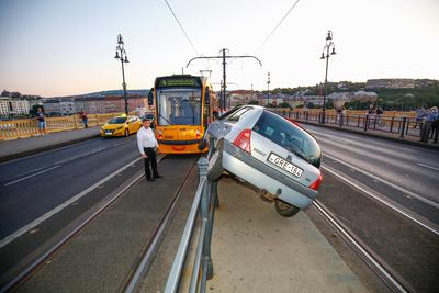 Baleset a Margit hídon-stock-foto