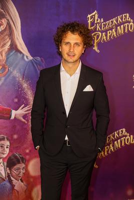 ,,El a kezekkel a papámtól!" díszpremierje.-stock-foto