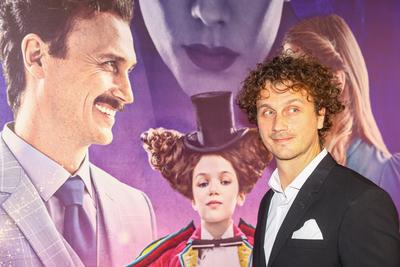 ,,El a kezekkel a papámtól!" díszpremierje.-stock-foto