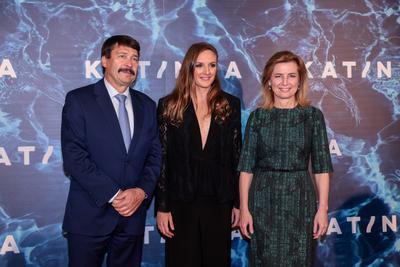 Katinka díszbemutató-stock-foto