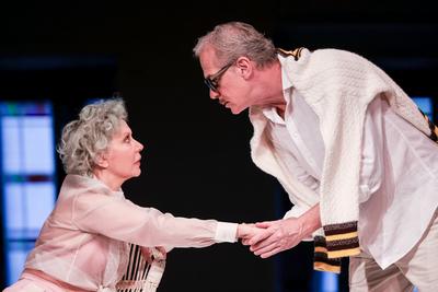 CSODÁLATOS VAGY, JÚLIA!-stock-foto