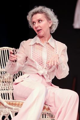 CSODÁLATOS VAGY, JÚLIA!-stock-foto