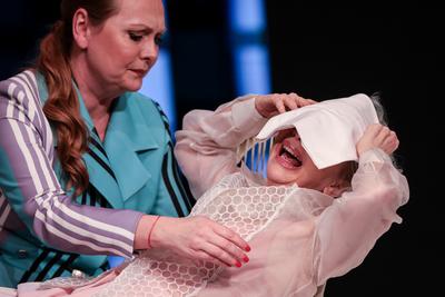 CSODÁLATOS VAGY, JÚLIA!-stock-foto