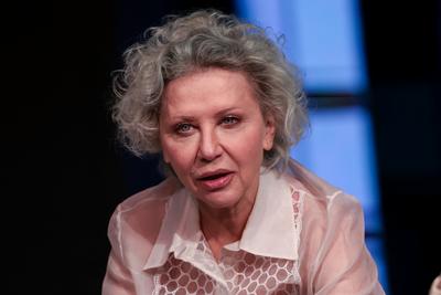 CSODÁLATOS VAGY, JÚLIA!-stock-foto