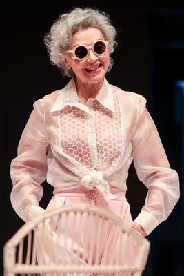 CSODÁLATOS VAGY, JÚLIA!-stock-foto