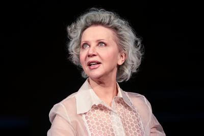 CSODÁLATOS VAGY, JÚLIA!-stock-foto