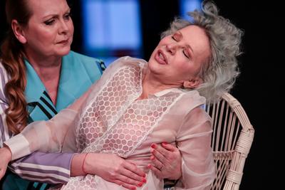 CSODÁLATOS VAGY, JÚLIA!-stock-foto