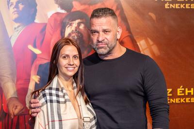 Az éhezők viadala: Énekesmadarak és kígyók balladája premier-stock-foto