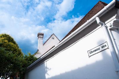 Szentendre, házak az Alkotmány utcában.-stock-foto