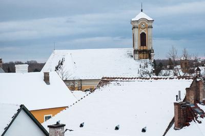 Szentendre, a Péter-Pál templom látványa-stock-photo