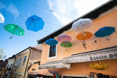 Szentendre, műemlék házak a Bercsényi utcában-stock-foto