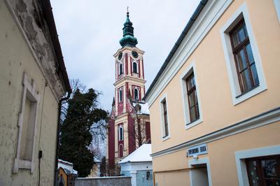 Szentendre, a Templomdombi Iskola és a  Belgrád-székesegyház-stock-foto