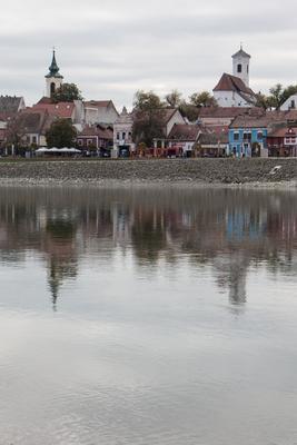 Szentendre látványa a Szentendrei-szigetről-stock-foto