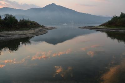 Visegrád és a Várhegy látványa Nagymarosról-stock-foto