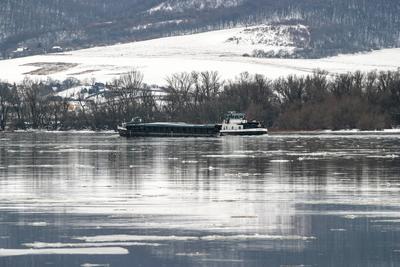 Jégzajlás a Dunakanyarban-stock-foto