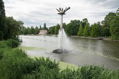 Szarvas, Ezredéves Emlék (Szent Korona-emlékmű)-stock-foto